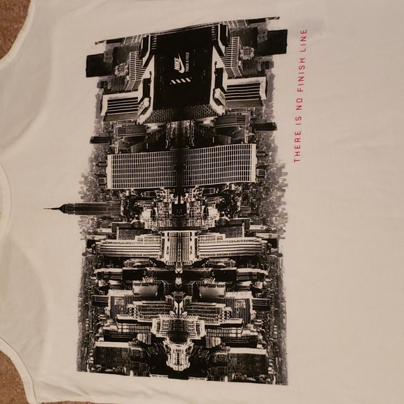 Nike Women's Graphic Tank - Picture 5 of 9